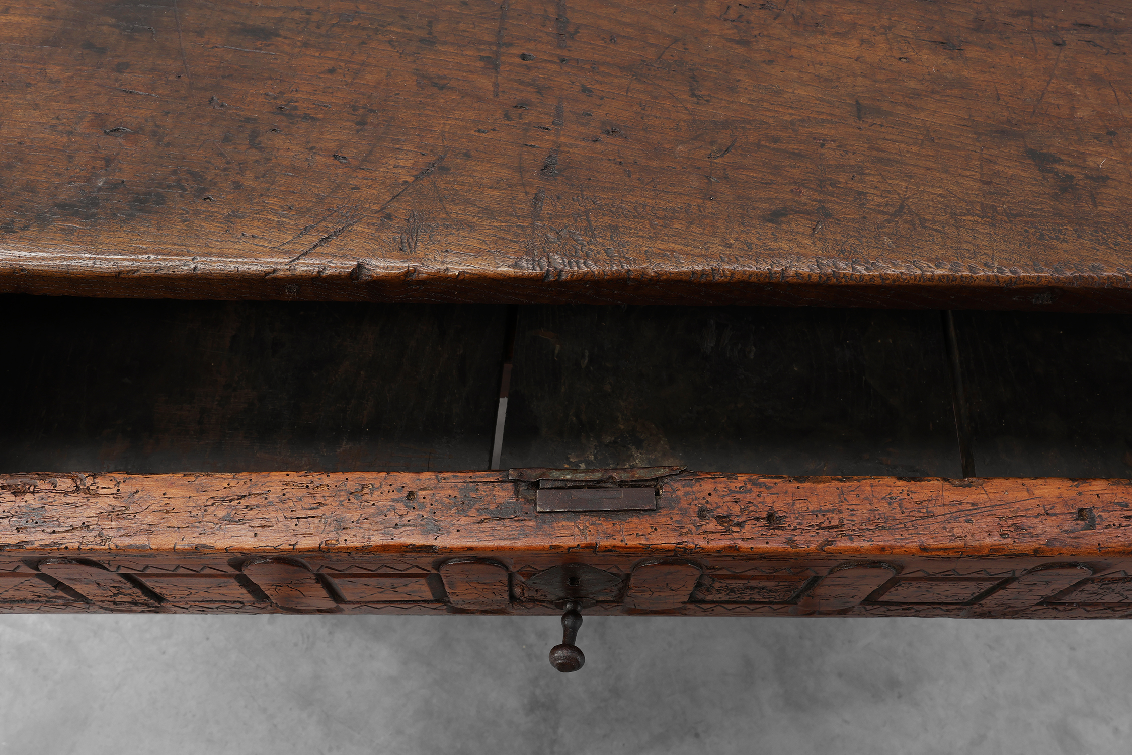 Oak hand-carved side table in wabi wabi style, Spain, 17th Centurythumbnail